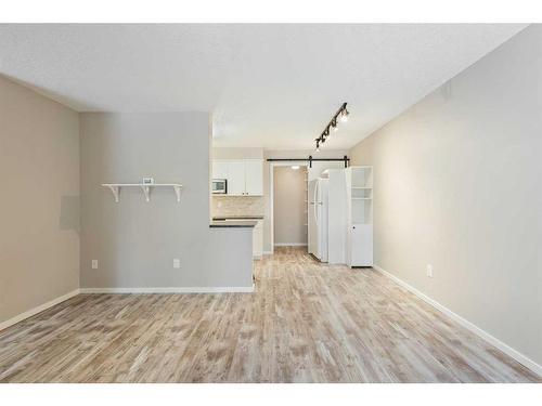 3513 43 Street Sw, Calgary, AB - Indoor