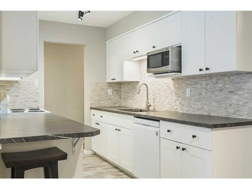 3513 43 Street Sw, Calgary, AB - Indoor Photo Showing Kitchen With Upgraded Kitchen