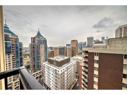 2107-930 6 Avenue Sw, Calgary, AB - Outdoor