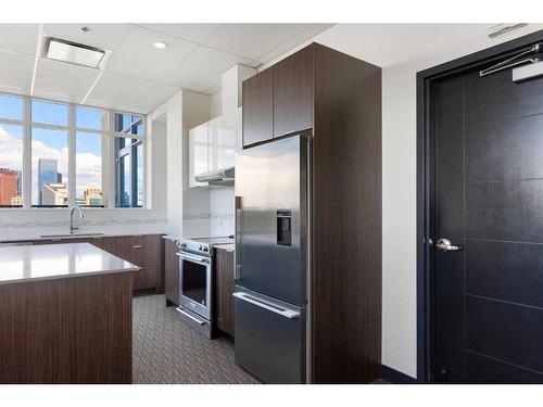 2107-930 6 Avenue Sw, Calgary, AB - Indoor Photo Showing Kitchen