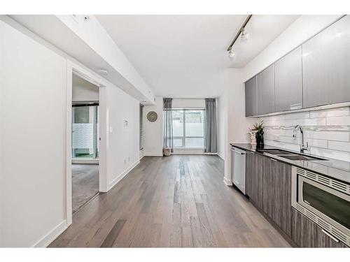 2107-930 6 Avenue Sw, Calgary, AB - Indoor Photo Showing Kitchen