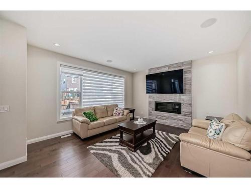 43 Evansglen Circle Nw, Calgary, AB - Indoor Photo Showing Living Room With Fireplace