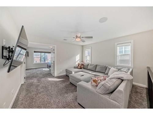 43 Evansglen Circle Nw, Calgary, AB - Indoor Photo Showing Living Room