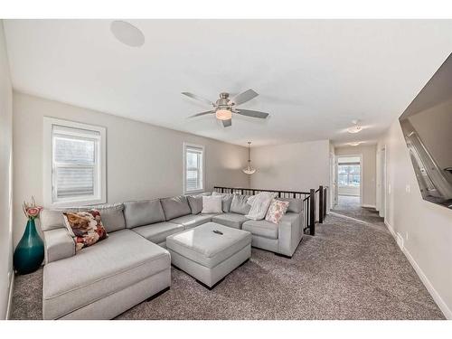 43 Evansglen Circle Nw, Calgary, AB - Indoor Photo Showing Living Room