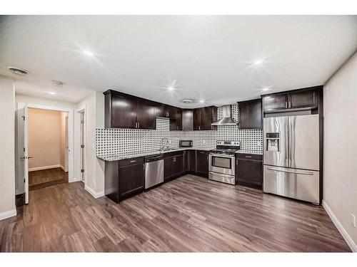 43 Evansglen Circle Nw, Calgary, AB - Indoor Photo Showing Kitchen