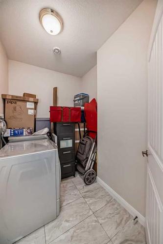 43 Evansglen Circle Nw, Calgary, AB - Indoor Photo Showing Laundry Room