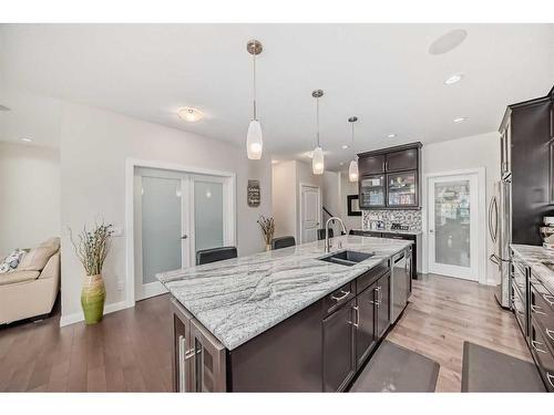 43 Evansglen Circle Nw, Calgary, AB - Indoor Photo Showing Kitchen With Double Sink With Upgraded Kitchen