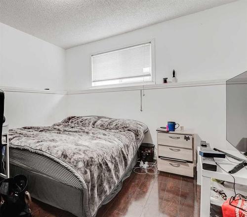 110 Taravista Drive Ne, Calgary, AB - Indoor Photo Showing Bedroom