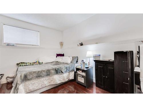 110 Taravista Drive Ne, Calgary, AB - Indoor Photo Showing Bedroom