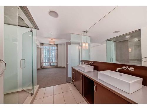 1703-530 12 Avenue Sw, Calgary, AB - Indoor Photo Showing Bathroom