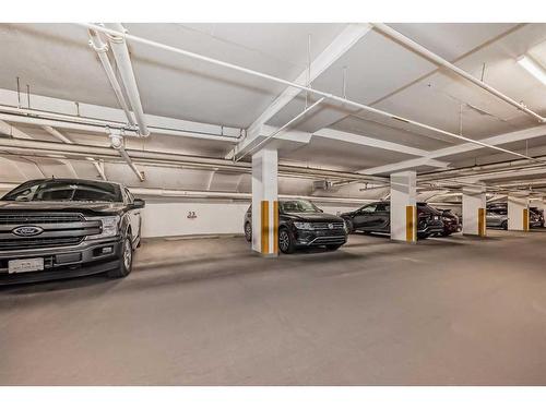 1703-530 12 Avenue Sw, Calgary, AB - Indoor Photo Showing Garage