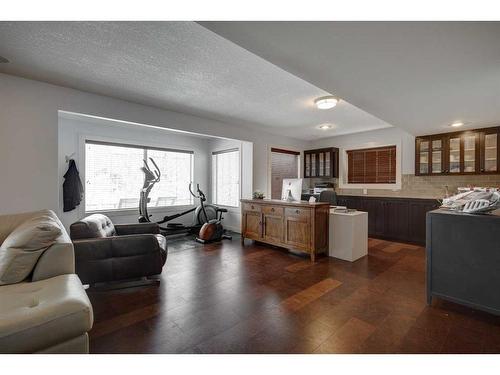 26 Elgin Park Road Se, Calgary, AB - Indoor Photo Showing Living Room