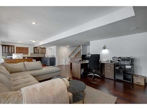 26 Elgin Park Road Se, Calgary, AB - Indoor Photo Showing Living Room