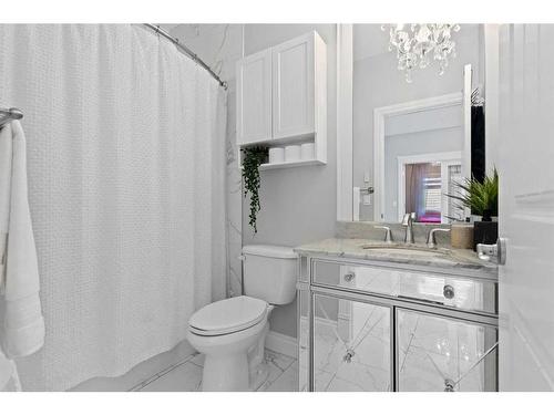 377 Bayside Crescent Sw, Airdrie, AB - Indoor Photo Showing Bathroom