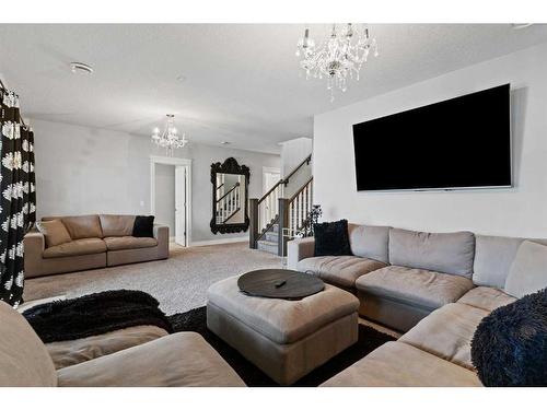 377 Bayside Crescent Sw, Airdrie, AB - Indoor Photo Showing Living Room