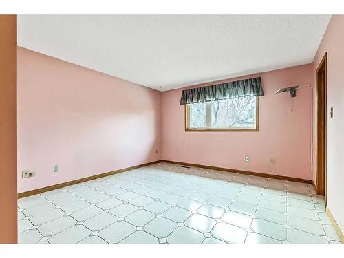 2810 Catalina Boulevard Ne, Calgary, AB - Indoor Photo Showing Other Room