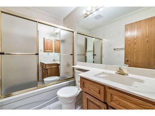 2810 Catalina Boulevard Ne, Calgary, AB - Indoor Photo Showing Bathroom