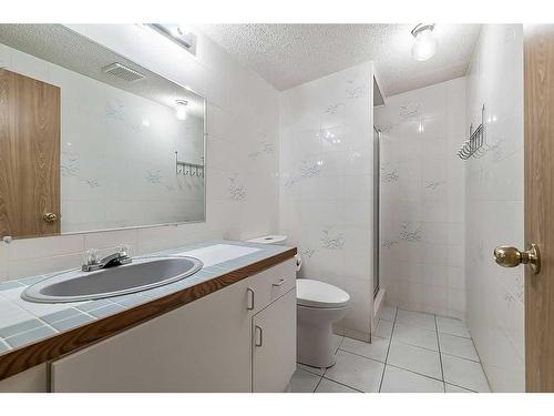 2810 Catalina Boulevard Ne, Calgary, AB - Indoor Photo Showing Bathroom