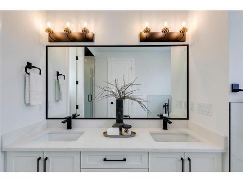 1420 41 Street Sw, Calgary, AB - Indoor Photo Showing Bathroom