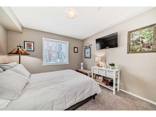 2140-81 Legacy Boulevard Se, Calgary, AB - Indoor Photo Showing Bedroom