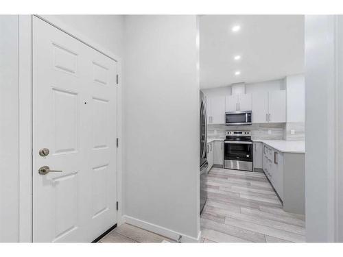 97 Corner Glen Way Ne, Calgary, AB - Indoor Photo Showing Kitchen