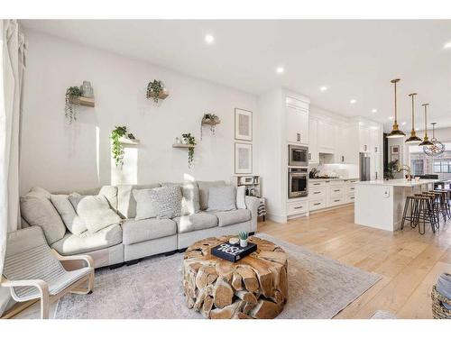 2621 34 Street Sw, Calgary, AB - Indoor Photo Showing Living Room