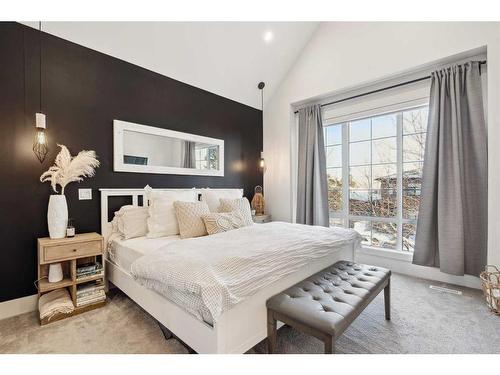 2621 34 Street Sw, Calgary, AB - Indoor Photo Showing Bedroom