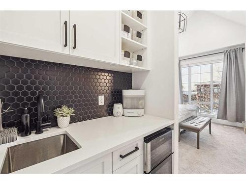 2621 34 Street Sw, Calgary, AB - Indoor Photo Showing Kitchen