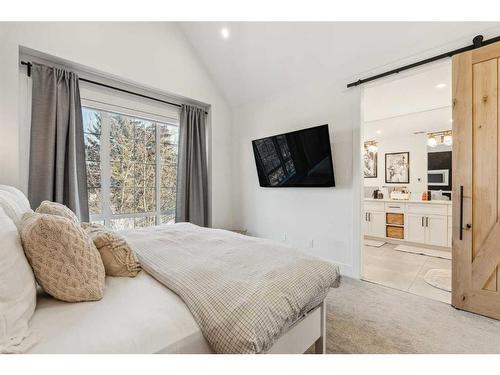 2621 34 Street Sw, Calgary, AB - Indoor Photo Showing Bedroom