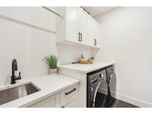 2621 34 Street Sw, Calgary, AB - Indoor Photo Showing Laundry Room