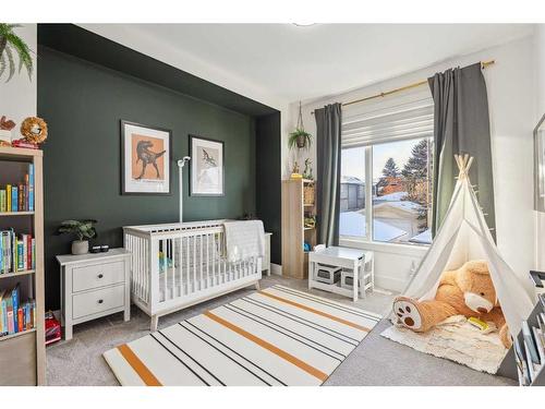 2621 34 Street Sw, Calgary, AB - Indoor Photo Showing Bedroom