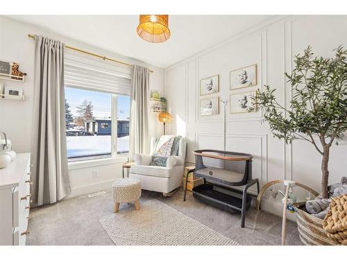 2621 34 Street Sw, Calgary, AB - Indoor Photo Showing Living Room