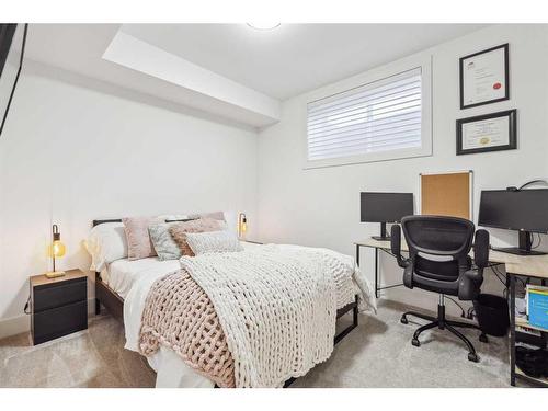 2621 34 Street Sw, Calgary, AB - Indoor Photo Showing Bedroom