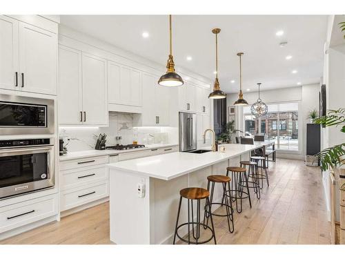 2621 34 Street Sw, Calgary, AB - Indoor Photo Showing Kitchen With Stainless Steel Kitchen With Upgraded Kitchen