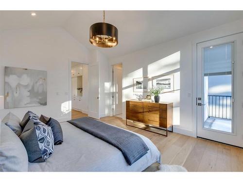 1635 Bowness Road Nw, Calgary, AB - Indoor Photo Showing Bedroom