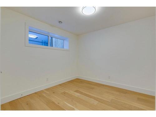 1635 Bowness Road Nw, Calgary, AB - Indoor Photo Showing Other Room