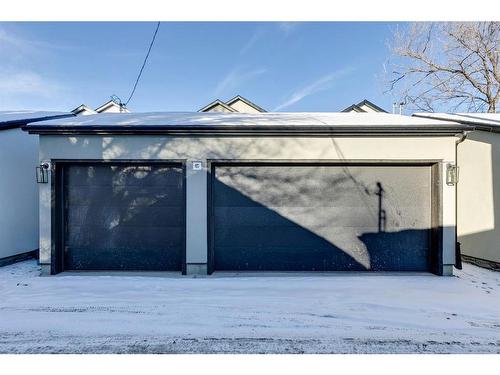 1635 Bowness Road Nw, Calgary, AB - Outdoor