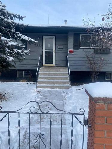 3008 56 Street Ne, Calgary, AB - Outdoor