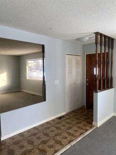 3008 56 Street Ne, Calgary, AB - Indoor Photo Showing Other Room