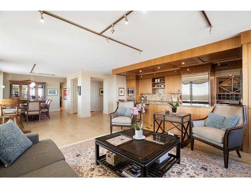 606,607-3316 Rideau Place Sw, Calgary, AB - Indoor Photo Showing Living Room