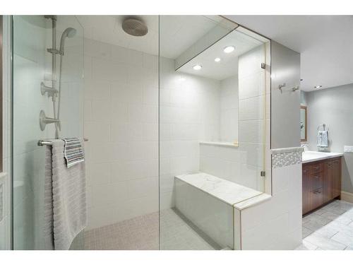 606,607-3316 Rideau Place Sw, Calgary, AB - Indoor Photo Showing Bathroom