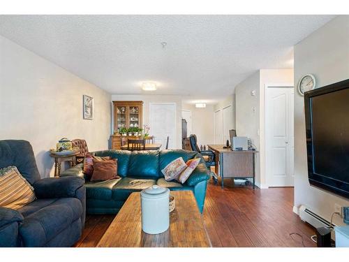 2217-6224 17 Avenue Se, Calgary, AB - Indoor Photo Showing Living Room