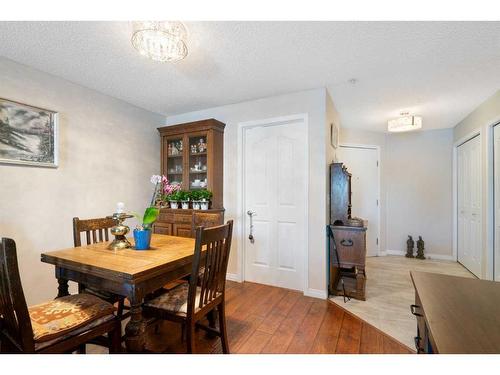 2217-6224 17 Avenue Se, Calgary, AB - Indoor Photo Showing Dining Room