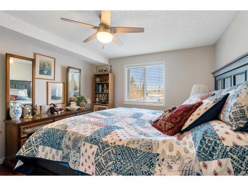 2217-6224 17 Avenue Se, Calgary, AB - Indoor Photo Showing Bedroom