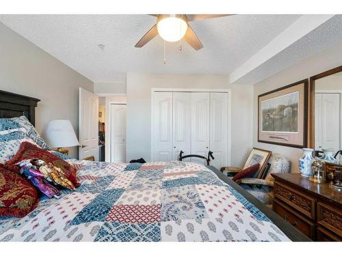 2217-6224 17 Avenue Se, Calgary, AB - Indoor Photo Showing Bedroom