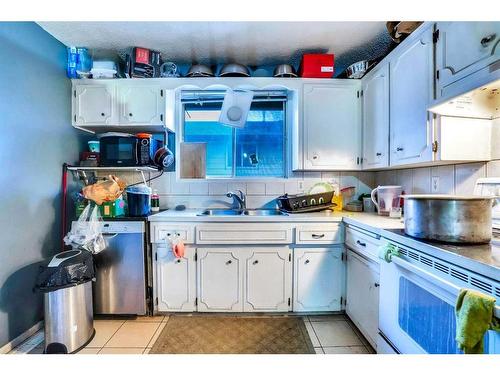 190 Whitefield Drive Ne, Calgary, AB - Indoor Photo Showing Kitchen With Double Sink