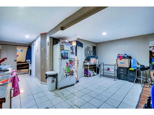 190 Whitefield Drive Ne, Calgary, AB - Indoor