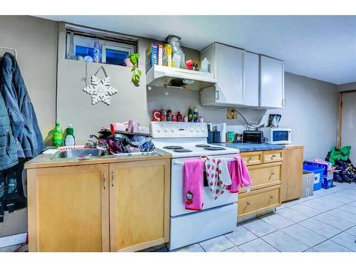 190 Whitefield Drive Ne, Calgary, AB - Indoor Photo Showing Kitchen