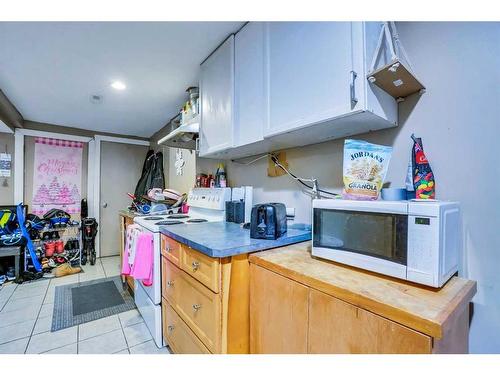 190 Whitefield Drive Ne, Calgary, AB - Indoor Photo Showing Kitchen