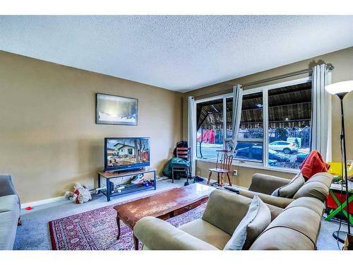 190 Whitefield Drive Ne, Calgary, AB - Indoor Photo Showing Living Room